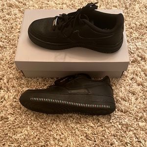 nike grade school black air force size 4.5